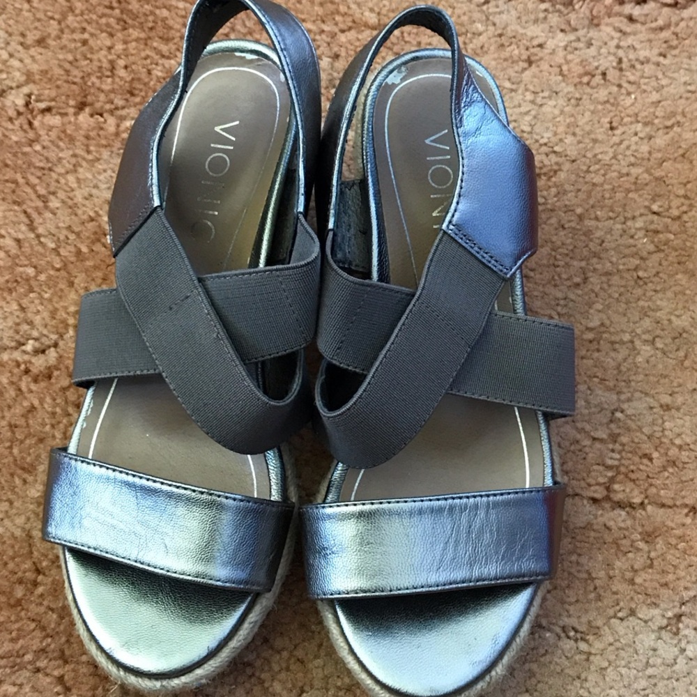 Vionic Women's Metallic and Black Sandals